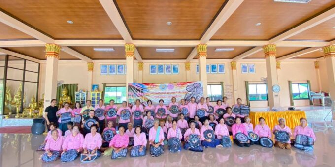 วันอังคารที่ 23มิถุนายน 2569 นายคืนณรง วงค์ผาบุตร นายกองค์การบริหารส่วนตำบลสีชมพู เป็นประธานในพิธีเปิดโครงการพัฒนาศักยภาพและส่งเสริมการเรียนรู้ผู้สูงอายุตำบลสีชมพู ประจำปีงบประมาณ พ.ศ.2569 (การทำพรมเช็ดเท้าจากเศษผ้า) ณ.ศาลาการเปรียญวัดป่าเรืองชัย ต.สีชมพู อ.นาแก จ.นครพนม